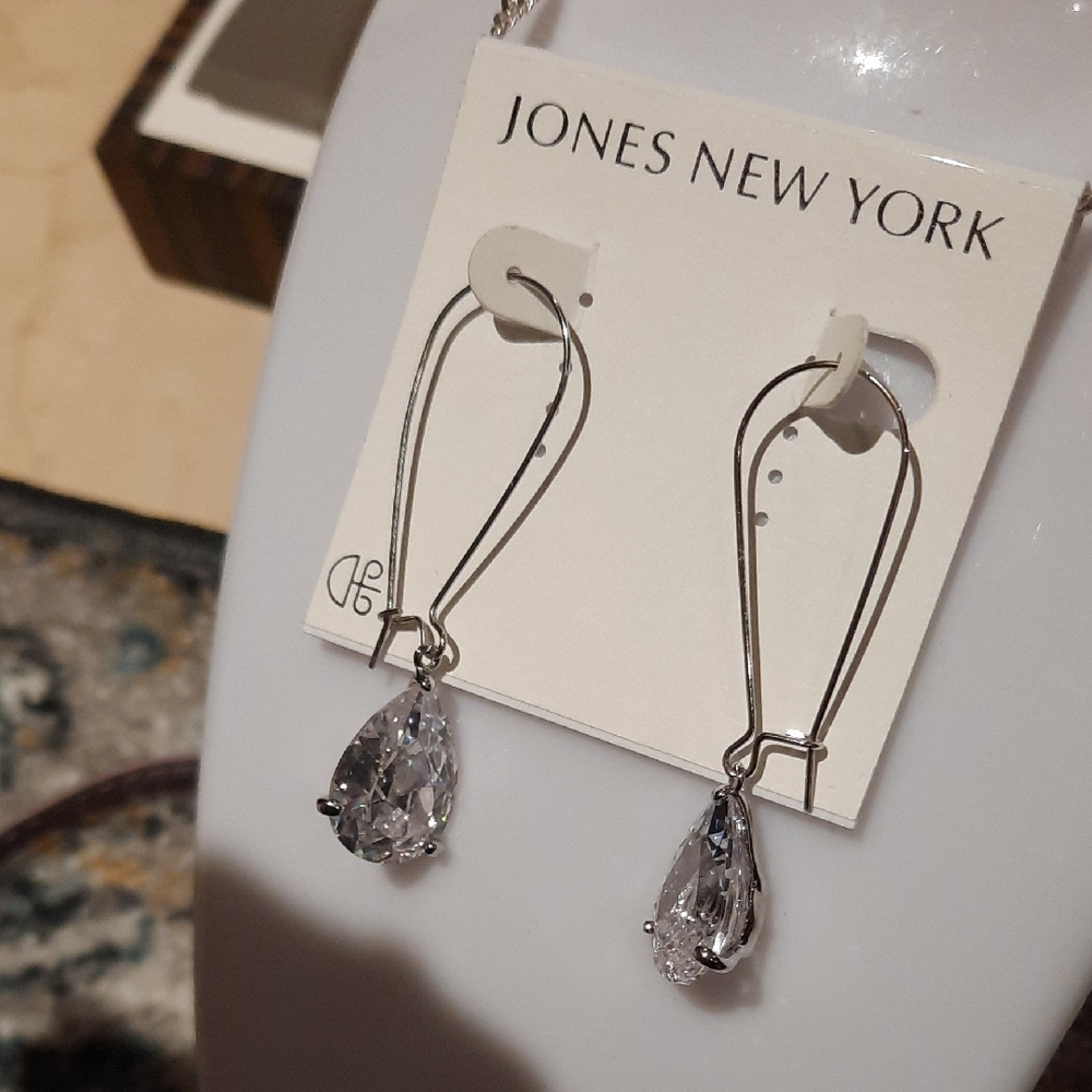 Authentic NWT Jones New York Long Sexy Crystal Drop Earrings Rhodium